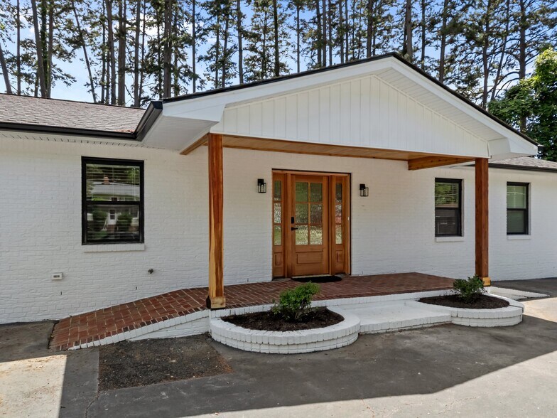 More Photos Of 421 Statesville Blvd, Salisbury Loft Creative Space For Lease