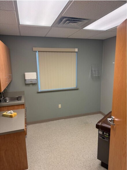 More Photos Of 700 S Dewey St, Greenville Healthcare For Lease