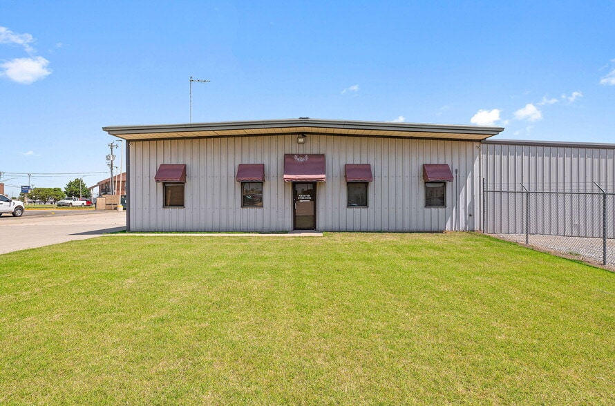More Photos Of 1510 Amity Ln, El Reno Industrial For Lease