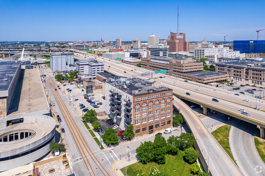 More Photos Of 413 N 2nd St, Milwaukee Apartments For Sale