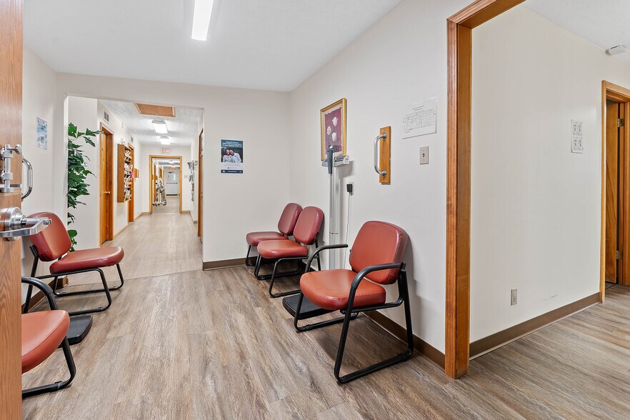 More Photos Of 725 N Pike St, Grafton Office For Sale