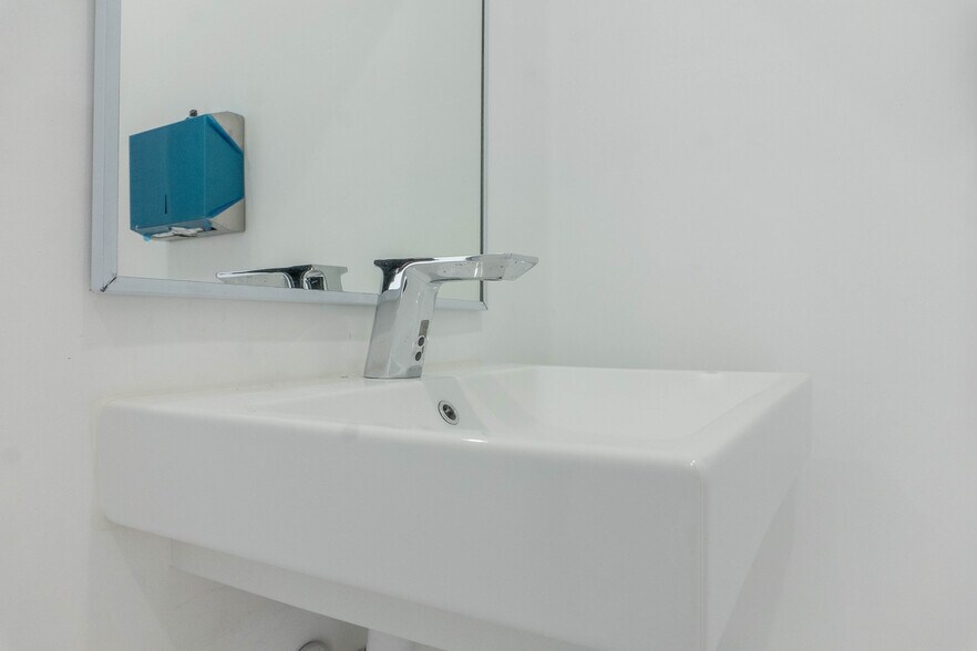 More Photos Of 122 Atando Ave, Charlotte Service For Lease