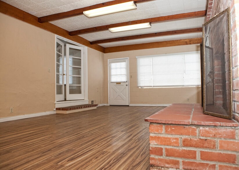 More Photos Of 117 E Fesler St, Santa Maria Office For Sale