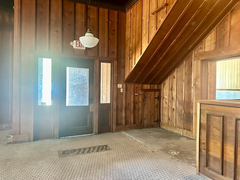 More Photos Of 204-208 Belleville Ave, Brewton Restaurant For Sale