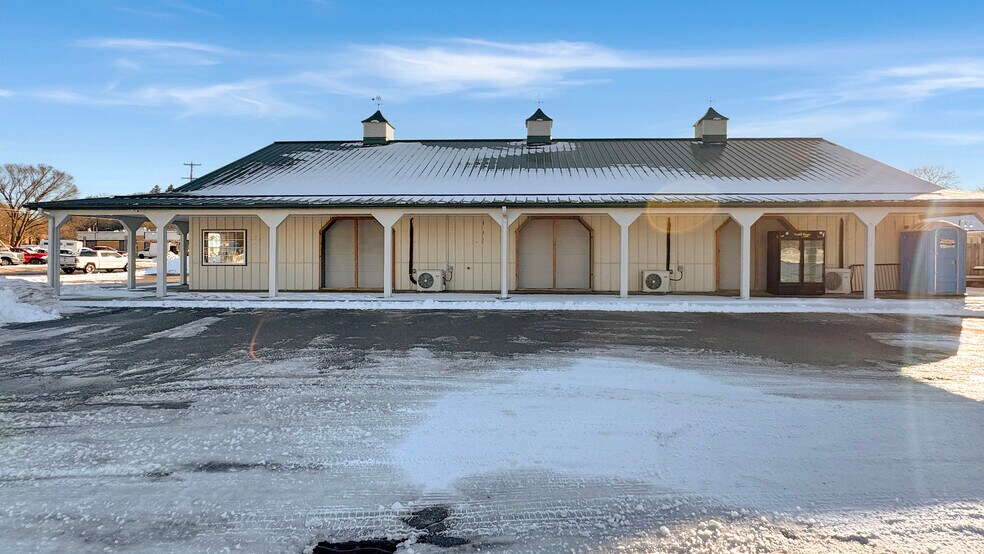 More Photos Of 916 S Mitchell St, Cadillac Restaurant For Sale