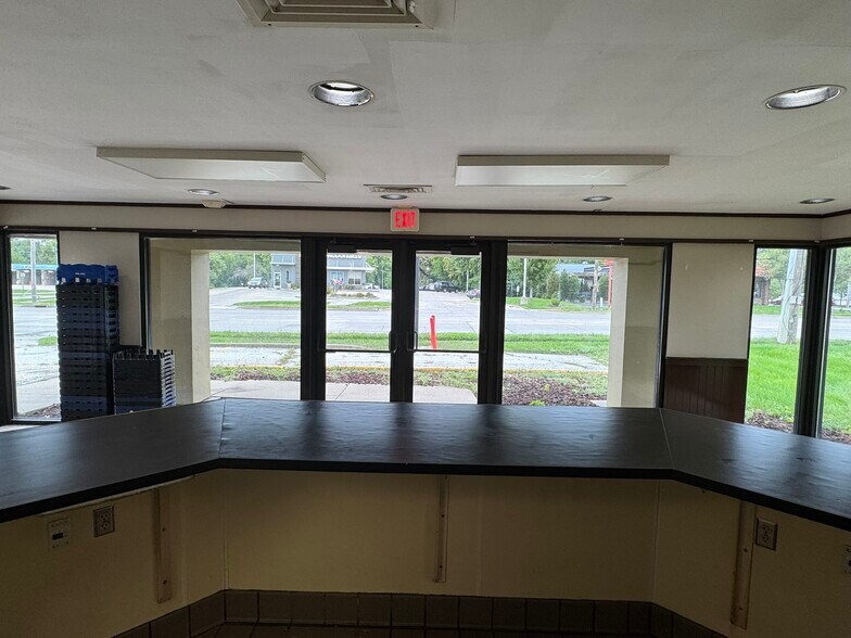 More Photos Of 6120 Grand Ave, Des Moines Restaurant For Sale