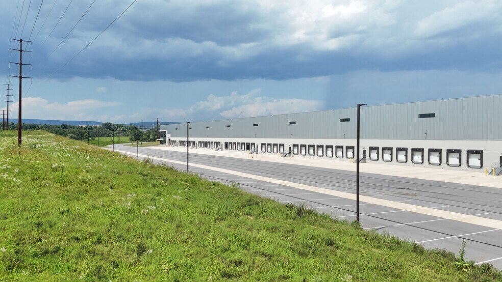 More Photos Of 198 Enterprise Blvd, Allenwood Unknown For Lease