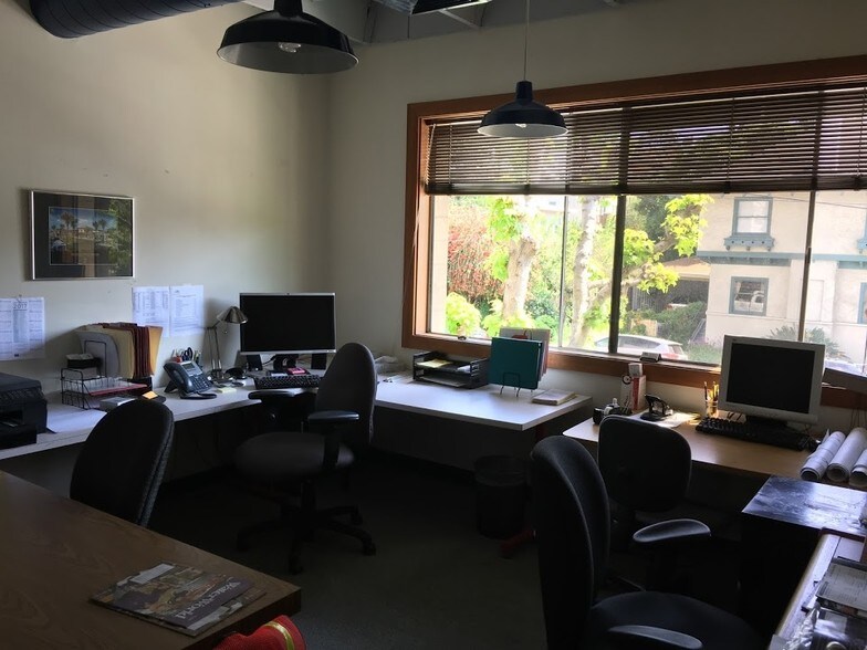 More Photos Of 460 Boulevard Way, Oakland Office For Lease