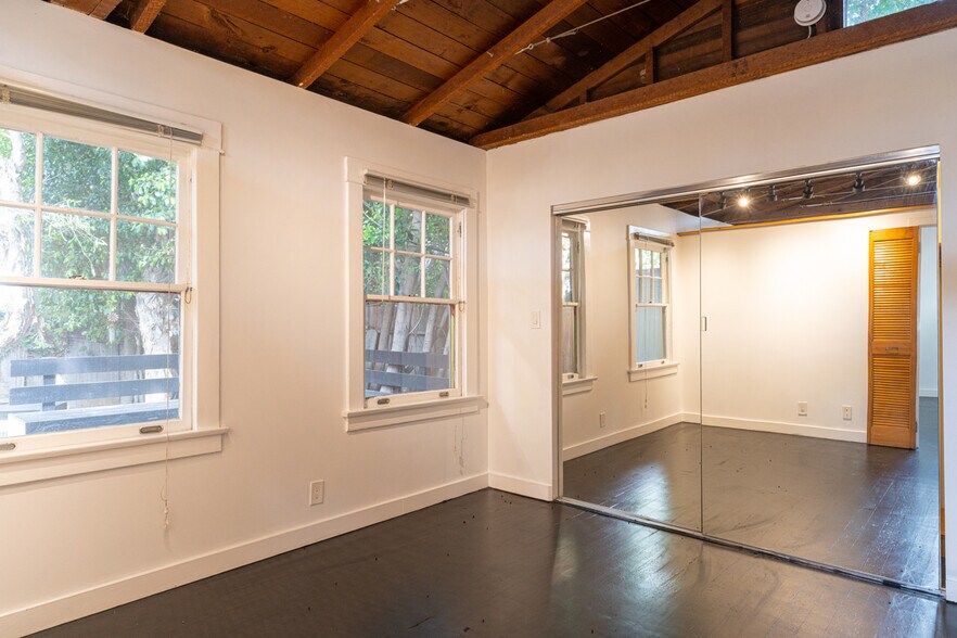 More Photos Of 2008-2020 Strongs Dr, Venice Apartments For Sale