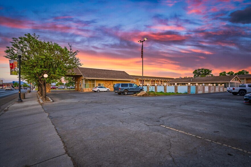 More Photos Of 423 W Main St, Vernal Hotel For Sale