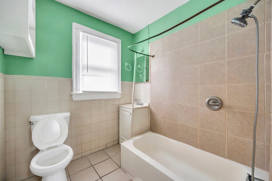 More Photos Of 307 Clinton St, Hempstead Storefront Retail Residential For Sale