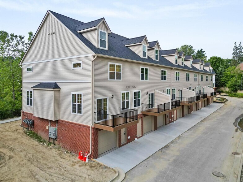 More Photos Of 502-558 Village Ln, Milford Specialty For Sale