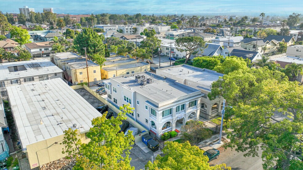 More Photos Of 1220 W 27th St, Los Angeles Dormitory For Sale