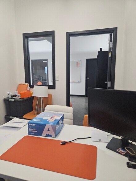 More Photos Of 914 Howell Mill Rd NW, Atlanta Office For Lease