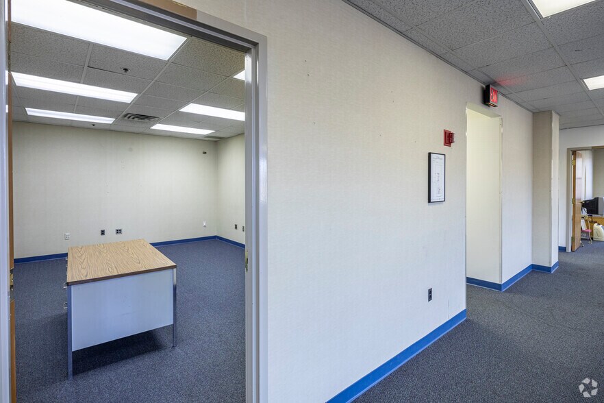 More Photos Of 8850 Richmond Hwy, Alexandria Office For Lease