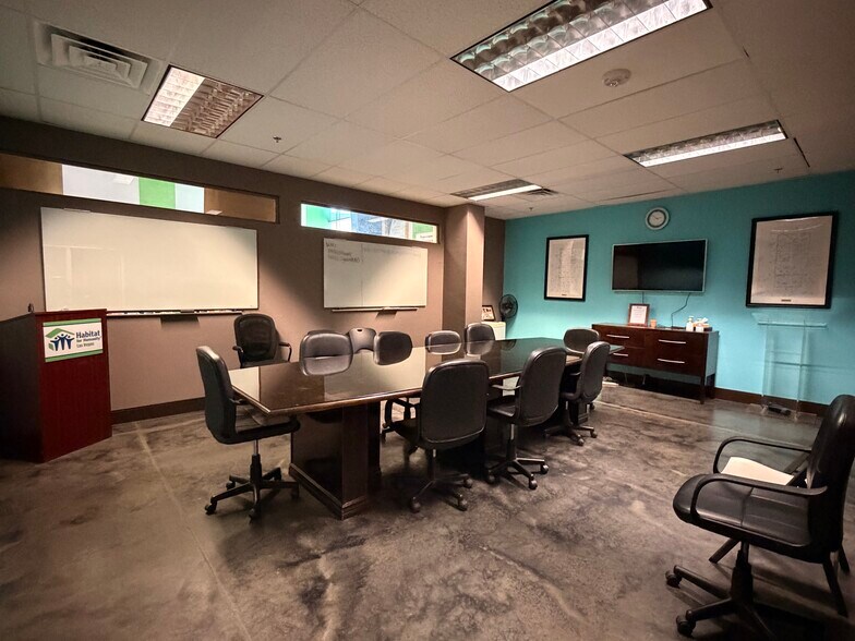 More Photos Of 4580 W Sahara Ave, Las Vegas General Retail For Lease