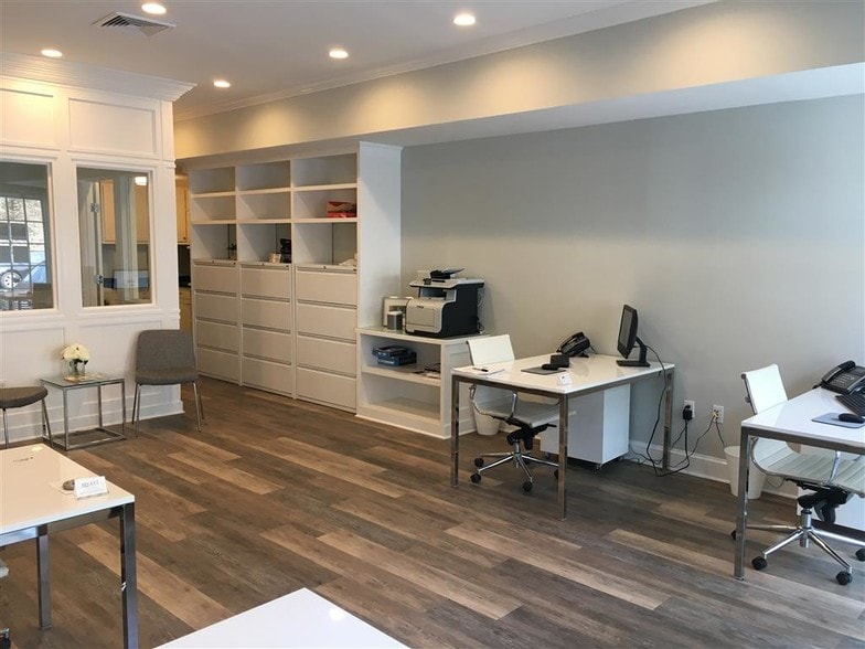 More Photos Of 450-456 Boston Post Rd, Weston Storefront Retail Office For Lease