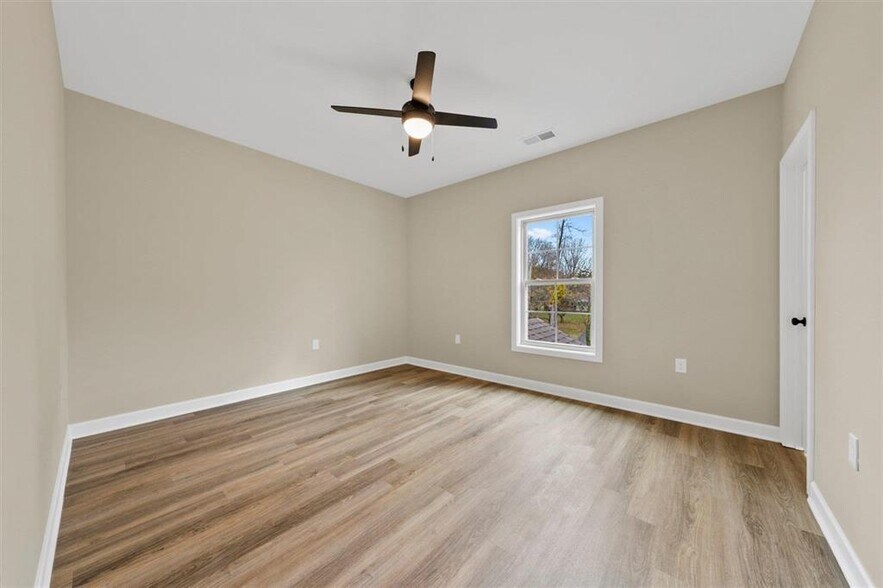 More Photos Of 721 Plano Rd, Bowling Green Apartments For Sale