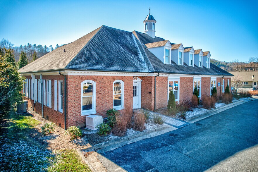 Primary Photo Of 166 Doctors Dr, Boone Medical For Lease