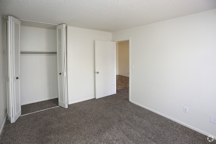 More Photos Of 2025 Jerry Murphy Rd, Pueblo Apartments For Sale