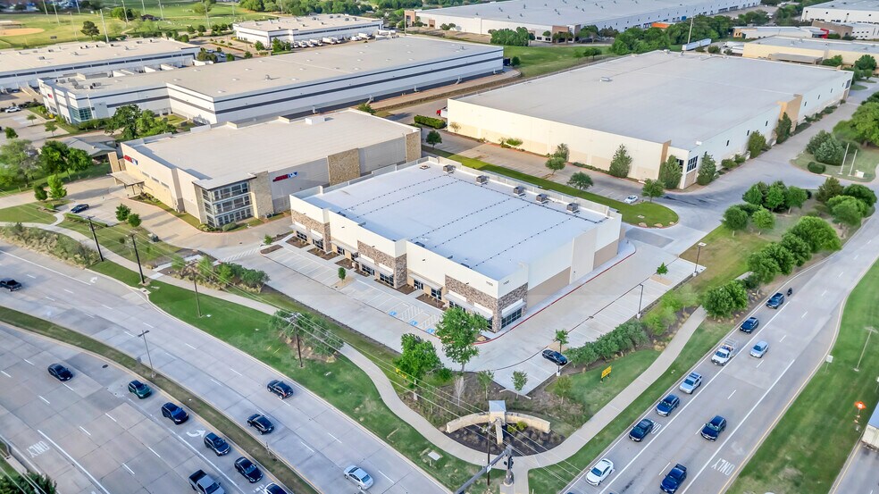 More Photos Of 1100 Lakeside Parkway, Flower Mound Industrial For Lease