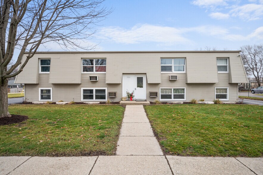 More Photos Of 1066 S Cross St, Sycamore Apartments For Sale