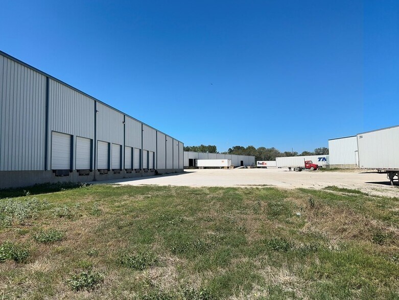 More Photos Of 201 Farley Ln, Del Rio Unknown For Lease