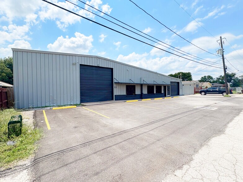 Primary Photo Of 14006 Duncum St, Houston Warehouse For Sale