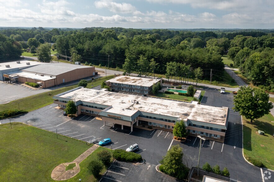 More Photos Of 5539 Calhoun Memorial Hwy, Easley Hotel For Sale