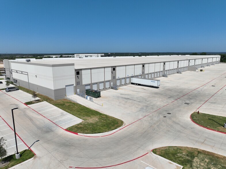 More Photos Of 1425 Susurro Pky, San Marcos Distribution For Lease