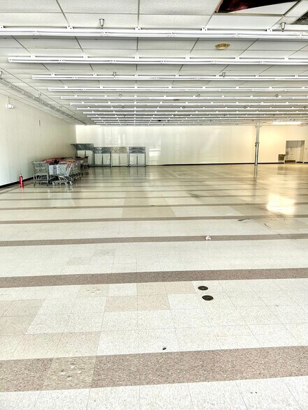 More Photos Of 1604-1662 Norton Rd, Stow Freestanding For Lease