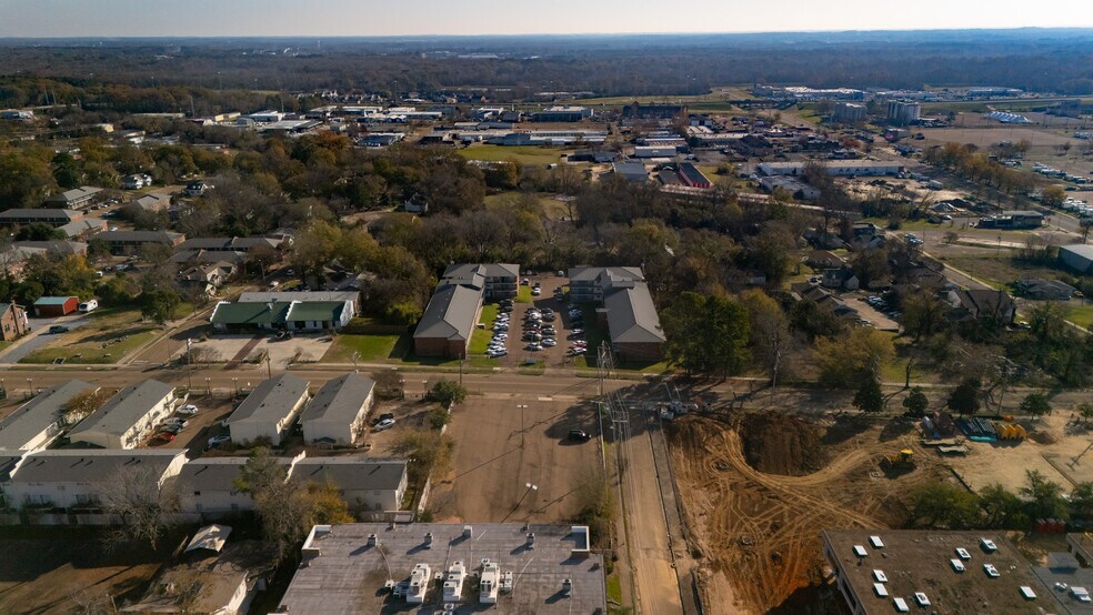 More Photos Of 700-712 N Jefferson St, Jackson Apartments For Sale