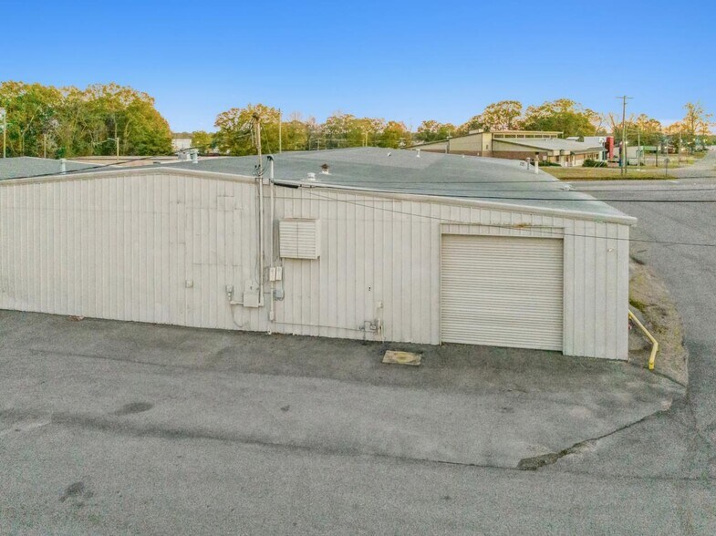 More Photos Of 1021 Rogers St, Laurel Freestanding For Sale