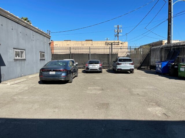 More Photos Of 747 Ceres Ave, Los Angeles Warehouse For Lease