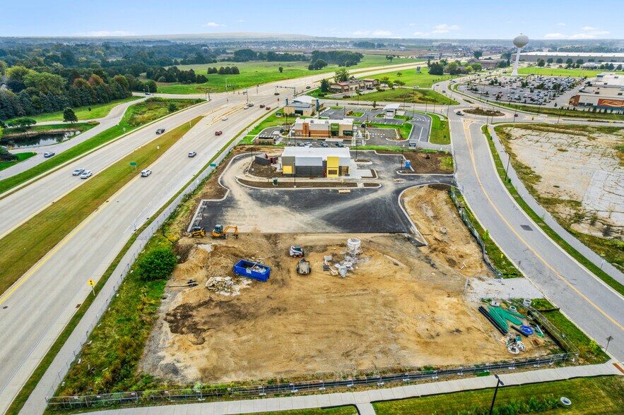 More Photos Of 1299 Olympia Fields Dr, Oconomowoc Fast Food For Sale