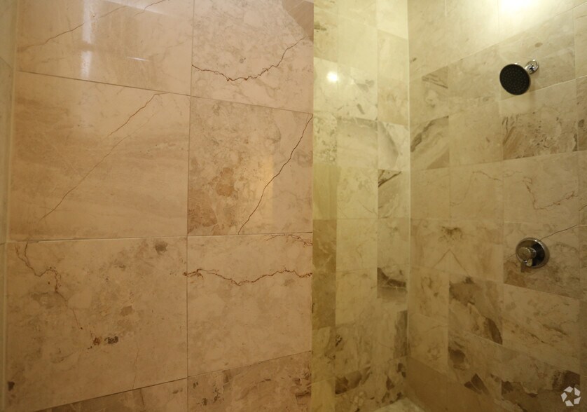 More Photos Of 1623 Main St, Dallas Apartments For Lease