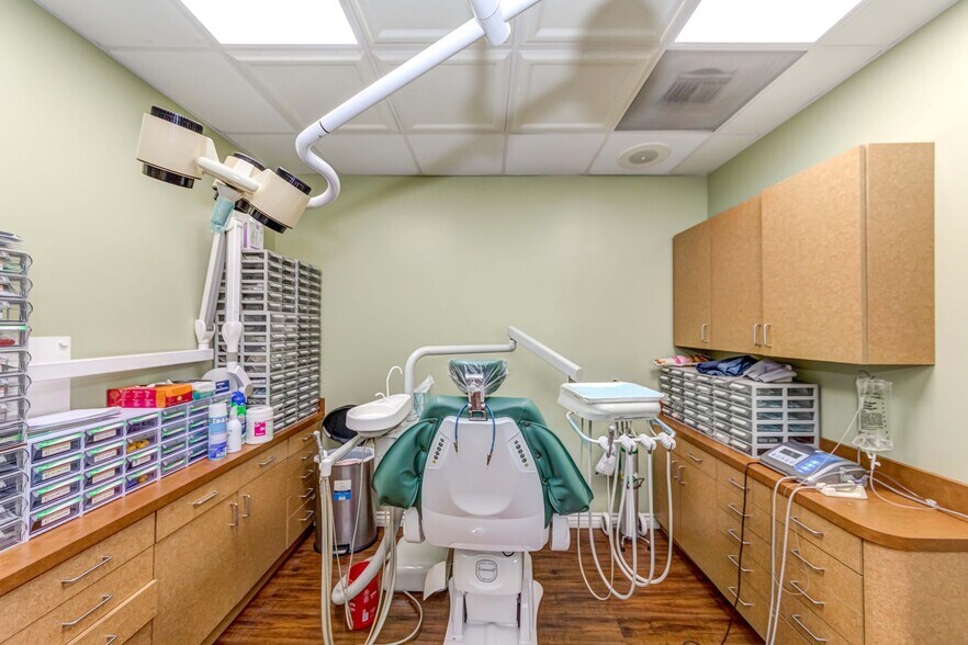 More Photos Of 8471 Garden Grove Blvd, Garden Grove Medical For Sale