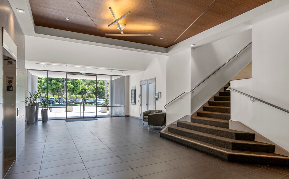 More Photos Of 6005 Hidden Valley Rd, Carlsbad Office For Lease