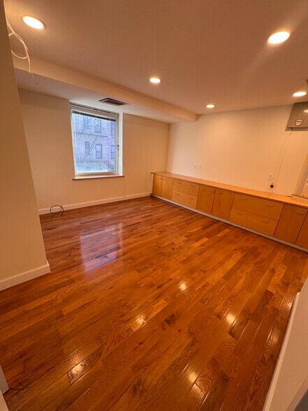 More Photos Of 13332 41st Rd, Flushing Medical For Lease