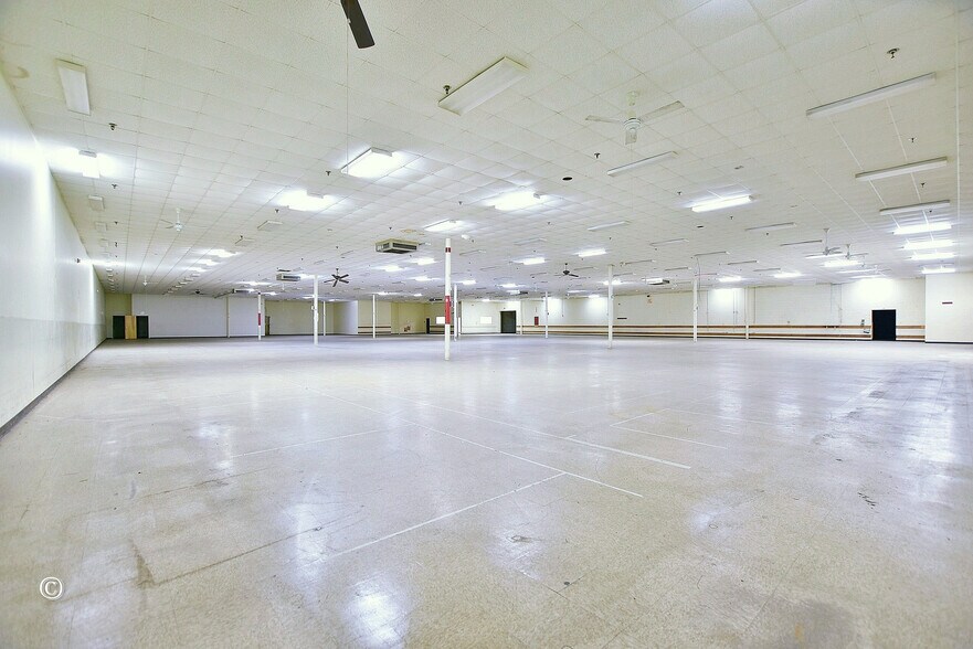 More Photos Of 928 Wright Dr, Columbus General Retail For Sale