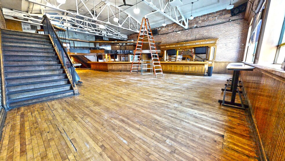 More Photos Of 613 E Green St, Champaign Storefront Retail Office For Lease