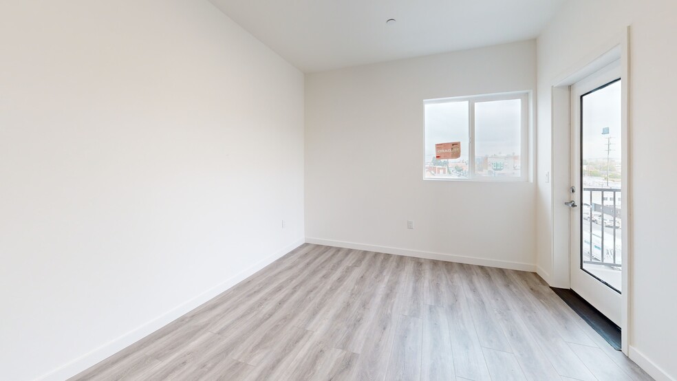 More Photos Of 300 W 60th St, Los Angeles Apartments For Sale