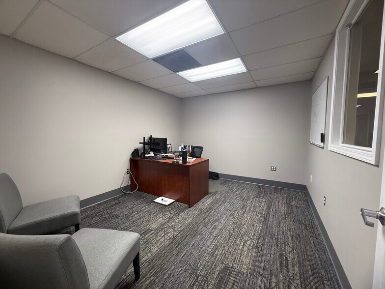 More Photos Of 125 Winchester Dr, Sedalia Office For Lease