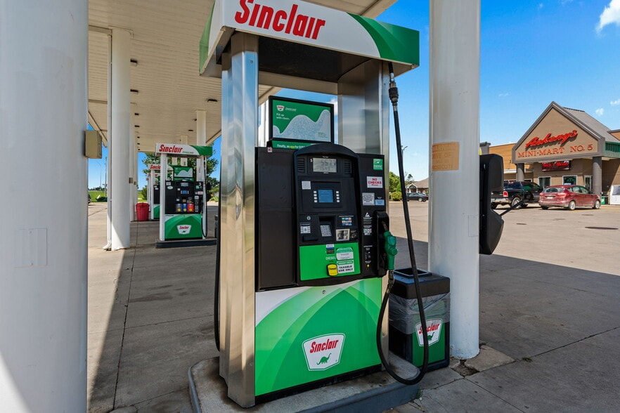 More Photos Of 1400 14th St NW, Austin Service Station For Sale