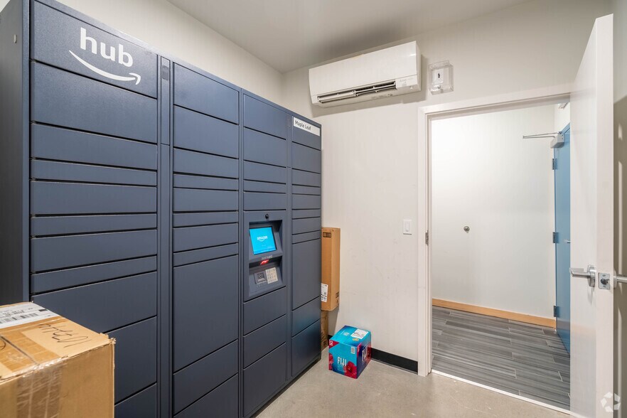 More Photos Of 8829 Roosevelt Way NE, Seattle Apartments For Lease