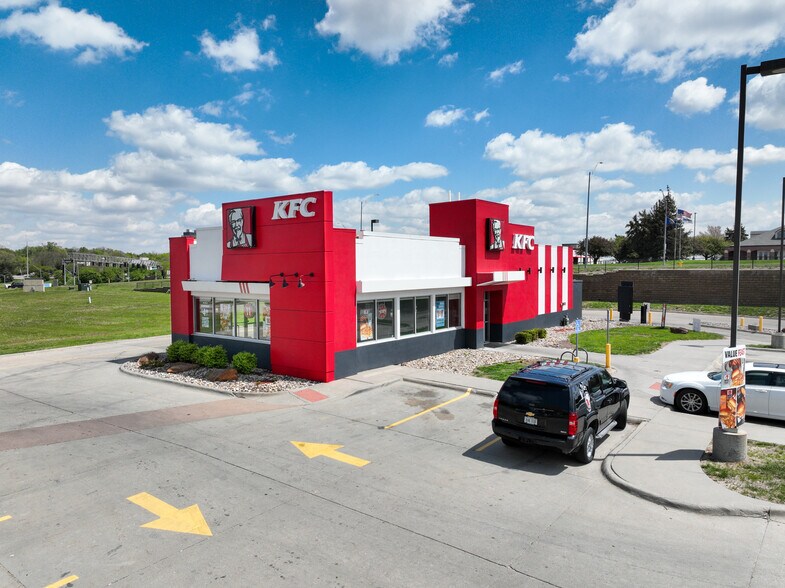 Primary Photo Of 6512 N 72nd St, Omaha Fast Food For Sale