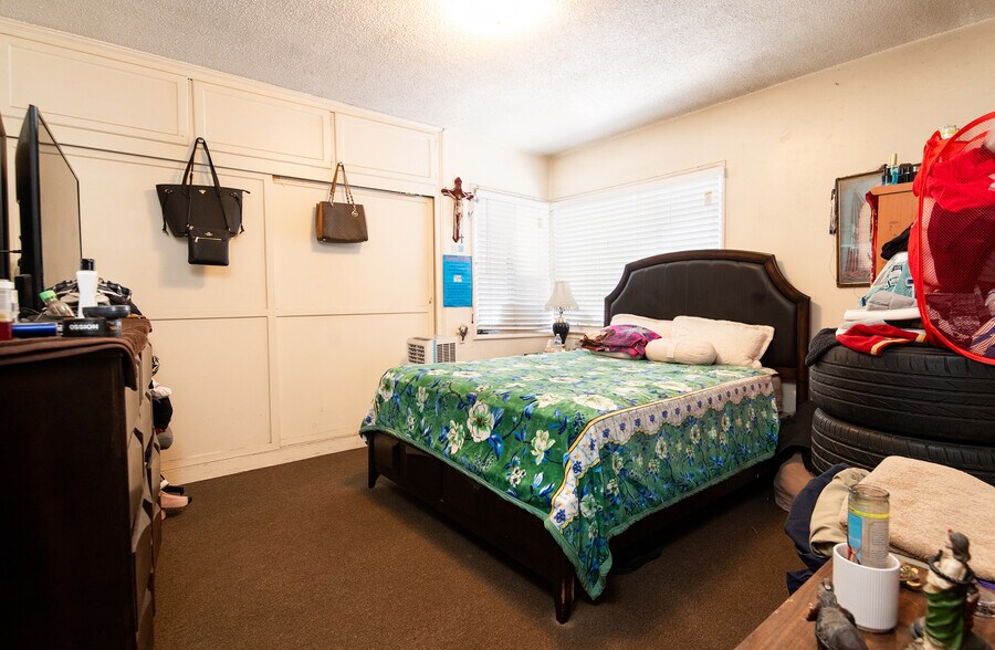 More Photos Of 2100 Bonsallo Ave, Los Angeles Apartments For Sale