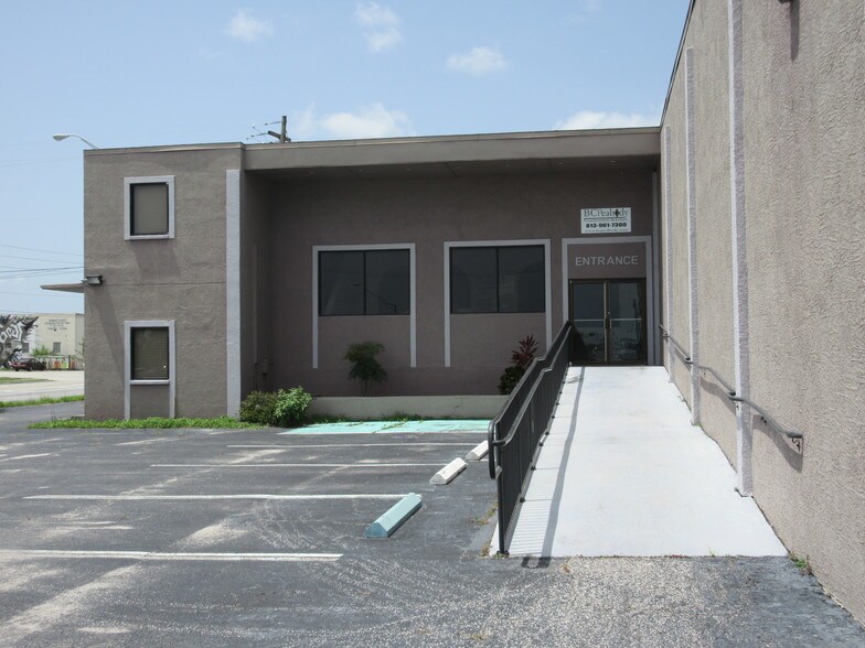 More Photos Of 15445 N Nebraska Ave, Lutz Warehouse For Lease