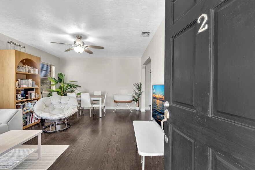 More Photos Of 836 W 40th St, Miami Beach Apartments For Sale