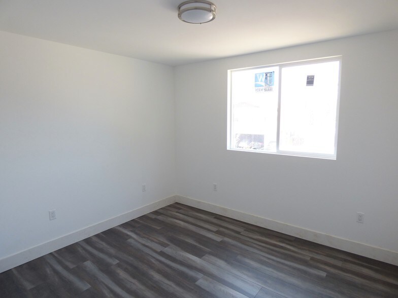 More Photos Of 6732 Irvine Ave, North Hollywood Apartments For Sale